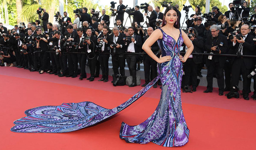 bollywood red carpet dresses